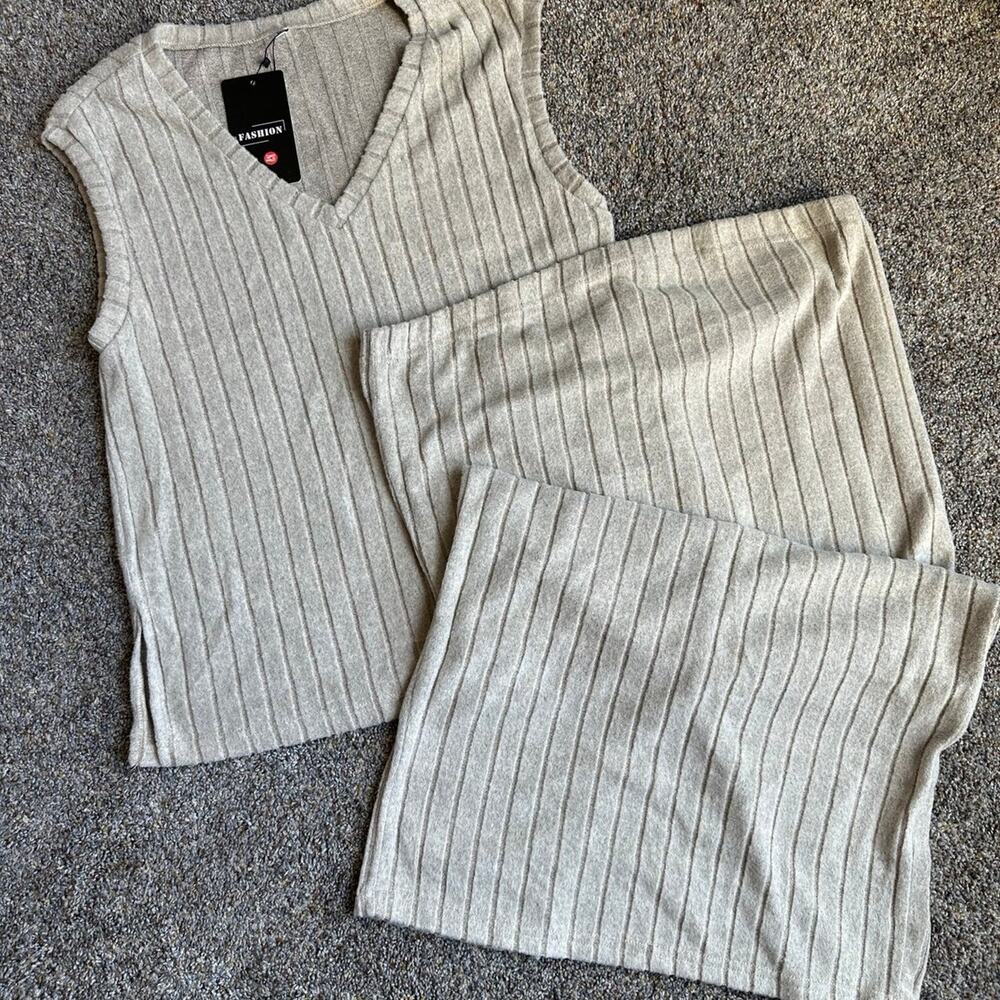 Women's Maternity Lightweight Casual 2 piece Outfit- Medium- NWT